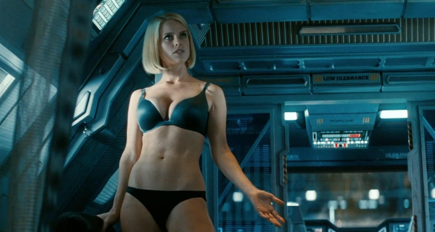 Star Trek-actrice verdedigt controversiële scene in lingerie