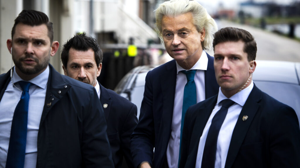 salaris bodyguard geert wilders, persoonsbeveiliger politie