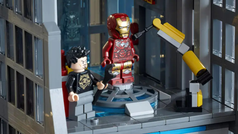 LEGO Trapt 2024 Af Met 100 Nieuwe Sets En Dit Zijn De Tofste   LEGO Trapt 2024 Af Met 100 Nieuwe Sets En Dit Zijn De Tofste Avengers Toren Iron Man 