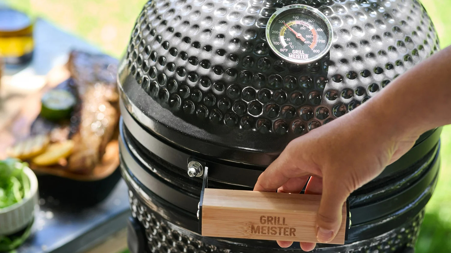 Lidl stunt met kamado-bbq onder €100 als Green Egg-alternatief